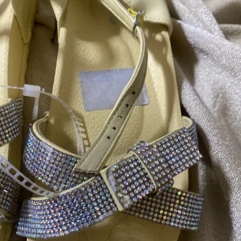 Sandalias Lucky Top Brand para niñas con piedras de cristal plateadas niños nuevas talla 3 nuevas Foto 4 de 4