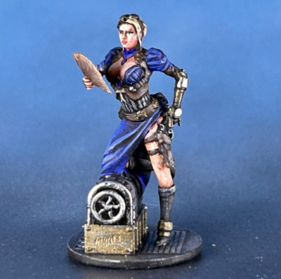 Action Figure Girl with a fan Collectible Miniature Painted 1/45 scale 40mm