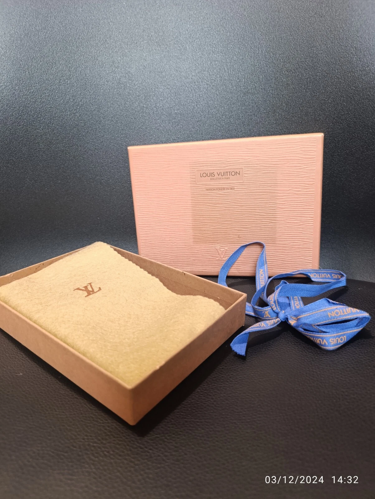 LOUIS VUITTON（LV） 1996 Louis Vuitton LV PORTE CHEQUE cuir Épi 1996 Boîte Dutsbag Bah