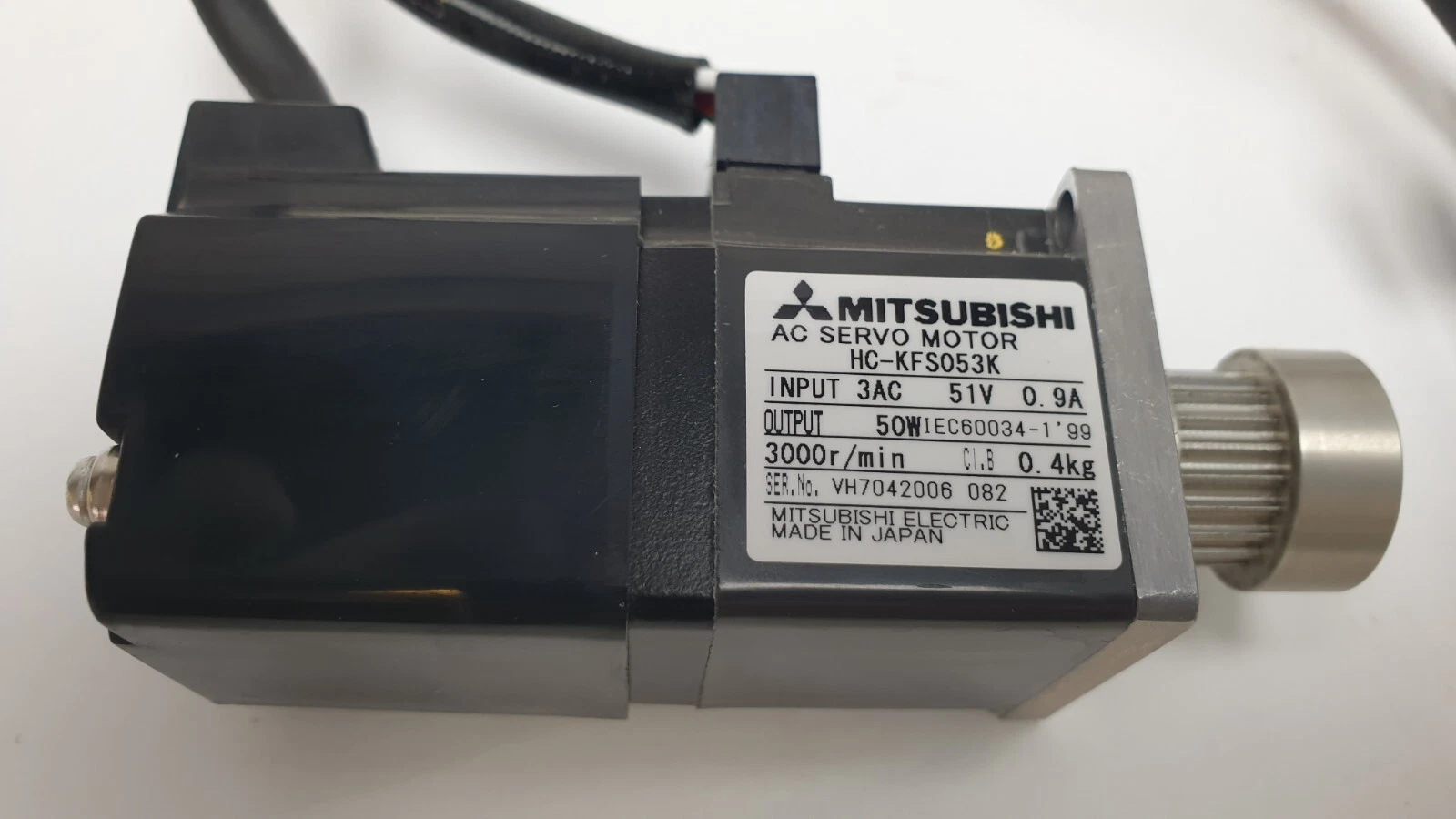 Nameplate of the Mitsubishi HC-KFS053K servo motor: 3AC 51 V, 0.9 A, 50 W, 3000 r/min