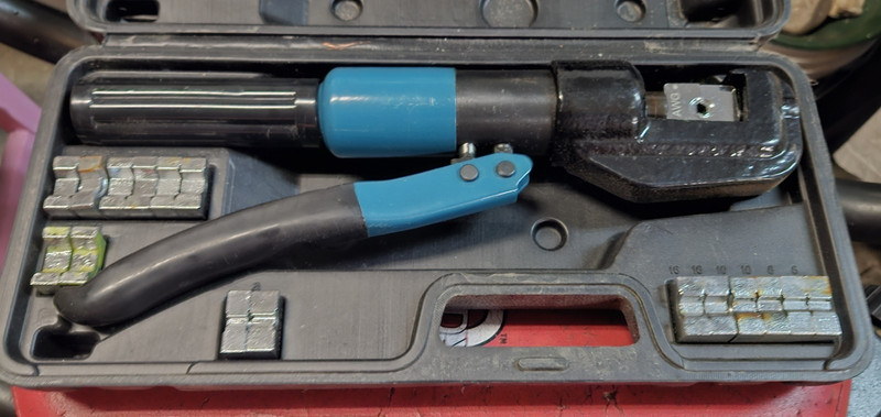 YQK-70 Hydraulic Crimping Tool Kit w/ Assorted Dies in Black Case Never Used