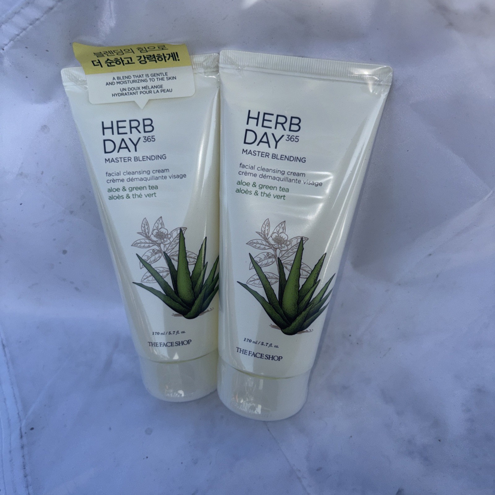 2 THE FACE SHOP Herb Day 365 Master Blending Cleanser 170ml 