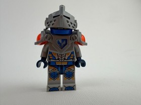 LEGO Nexo Knights Clay Minifigure Armor Helmet Orange Pauldrons 70315 70321