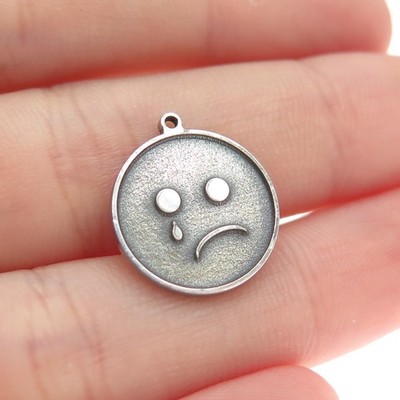 925 Sterling Silber Trauriges Gesicht Träne Emoji Oxidiert Minimalistisch Charm Anhänger
