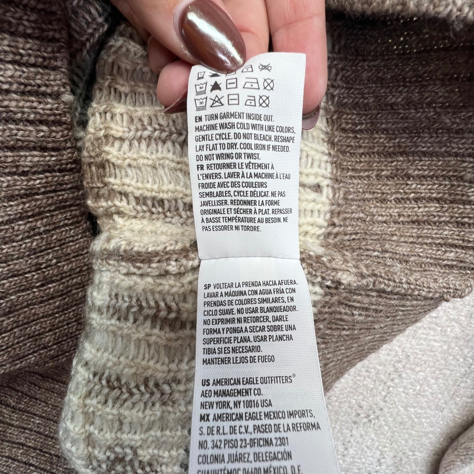 American Eagle Aztec Geometric Pattern Crew Neck … - image 17