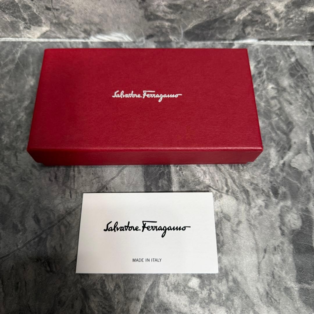 Extremely Beautiful Condition Ferragamo Current V… - image 15