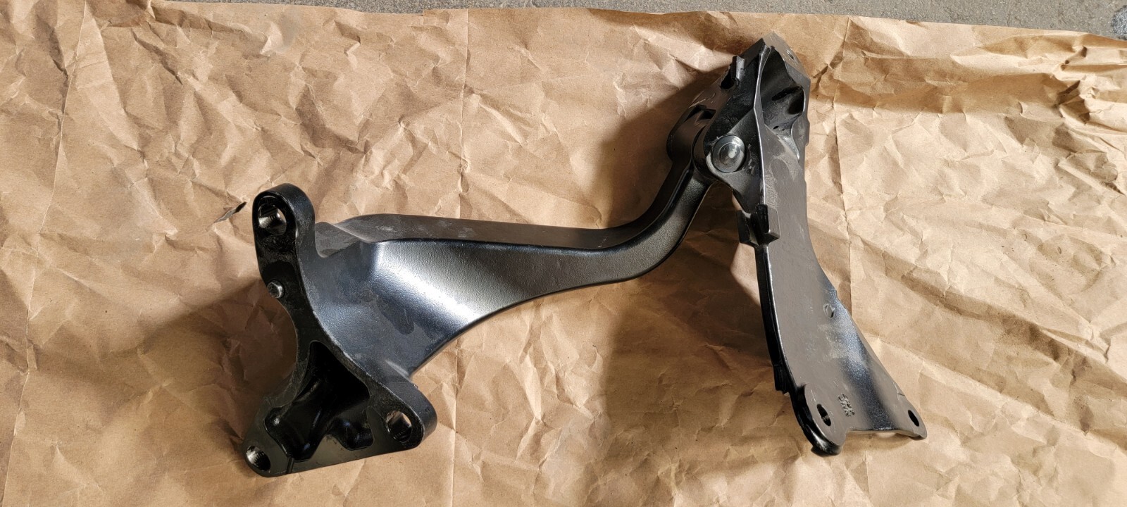 2018 MCLAREN 720S LEFT DRIVER DOOR LOWER MAIN HINGE DAMAGED BENT 14AC427CP