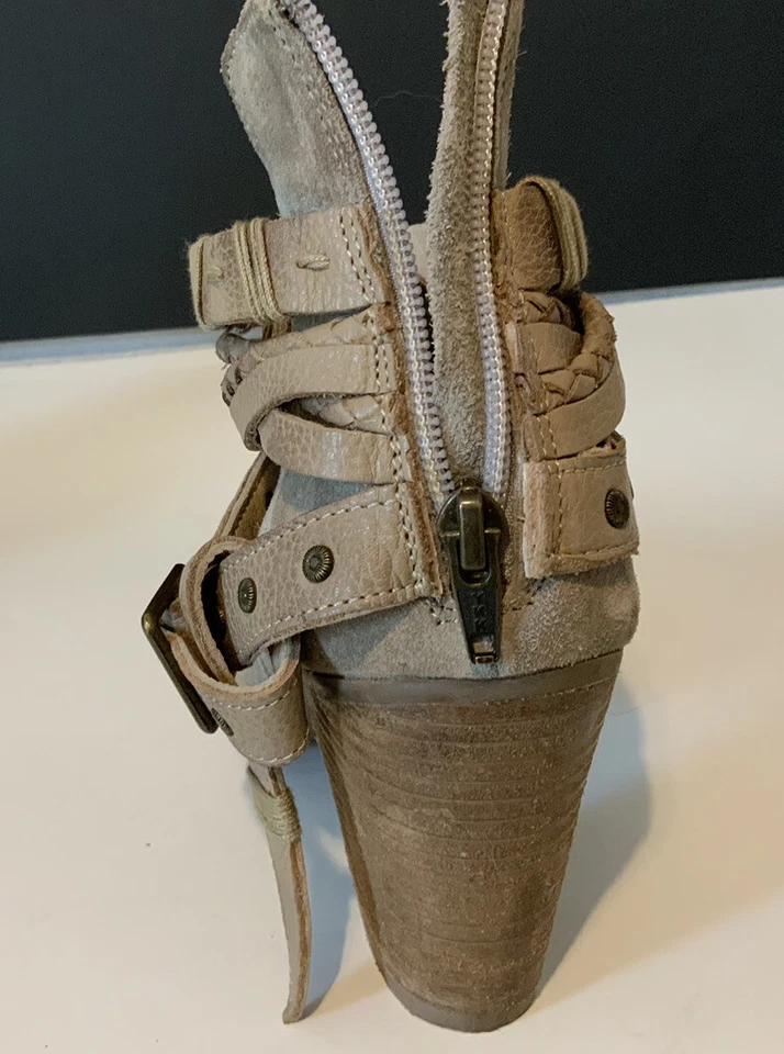 Zapatos de tacón alto de cuero Naughty Monkey con cremallera trasera y correas de cuero Foto 4 de 4