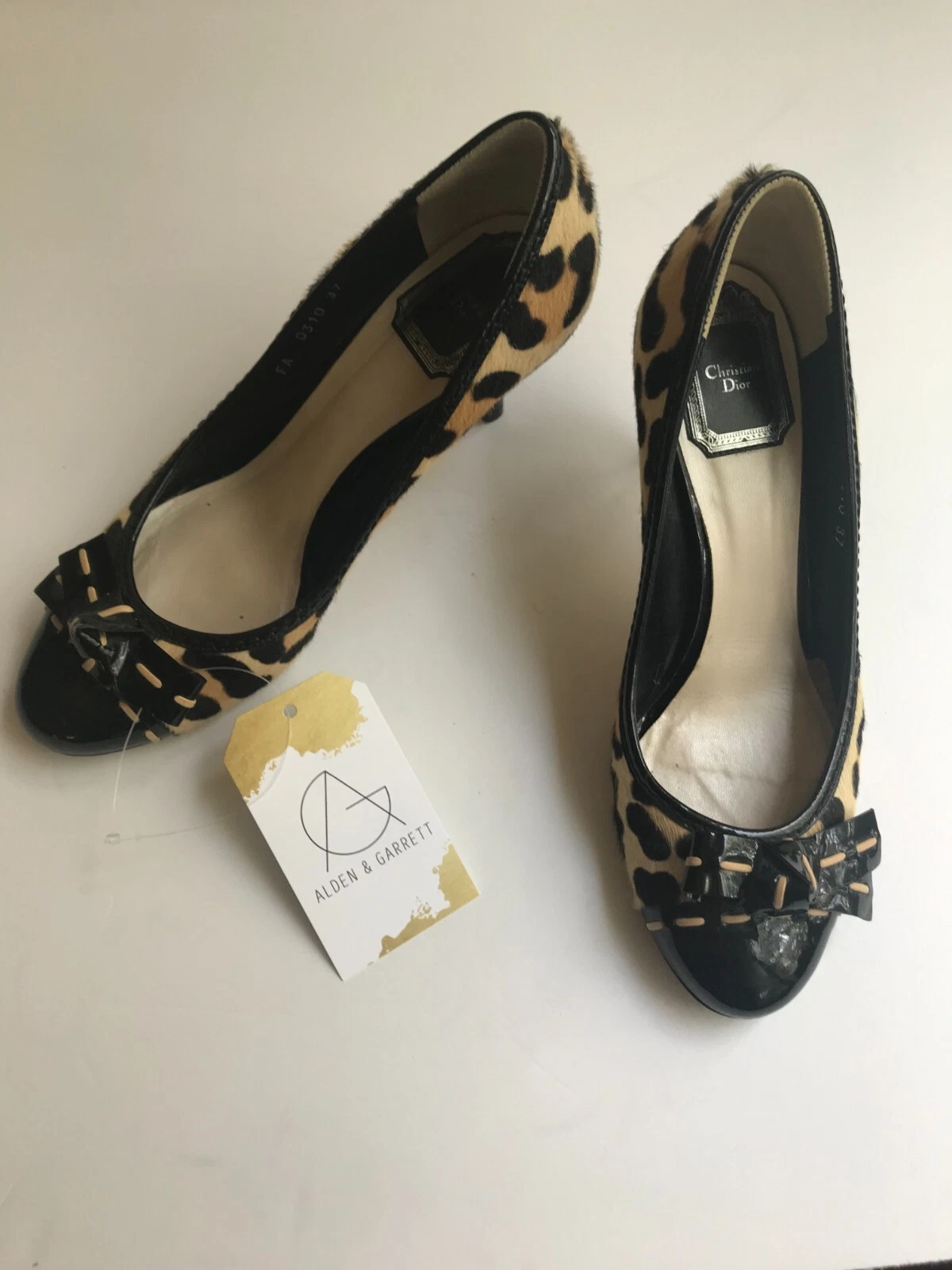 Christian Dior talons cheveux de poney imprimé léopard avec nœud @ orteil, taille 37 (IT) 7 (US)