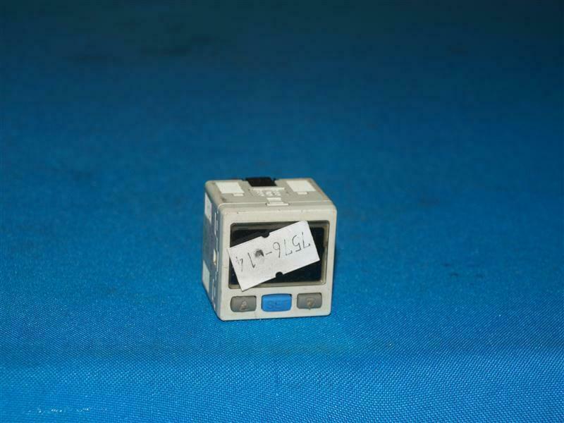 SMC ZSE30-01-25-M-X122 Pressure Sensor