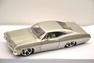 Jada Toys 1:24 Gustom Chevrolet Impala SS 1967 No. 50310-9 Nr. 32/1