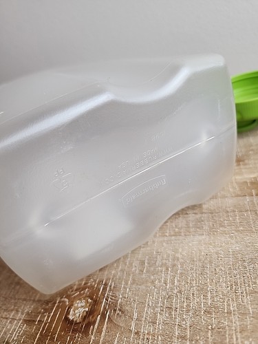 Rubbermaid 2 Quart 64 Oz Servin Saver Drink/Beverage Pitcher/Bottle Green Lid - Picture 11 of 11