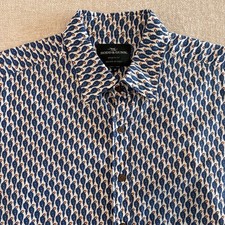 Rodd  Gunn Men  s Short Sleeve Sports Fit Parrot Geometric AOP Cotton Shirt M