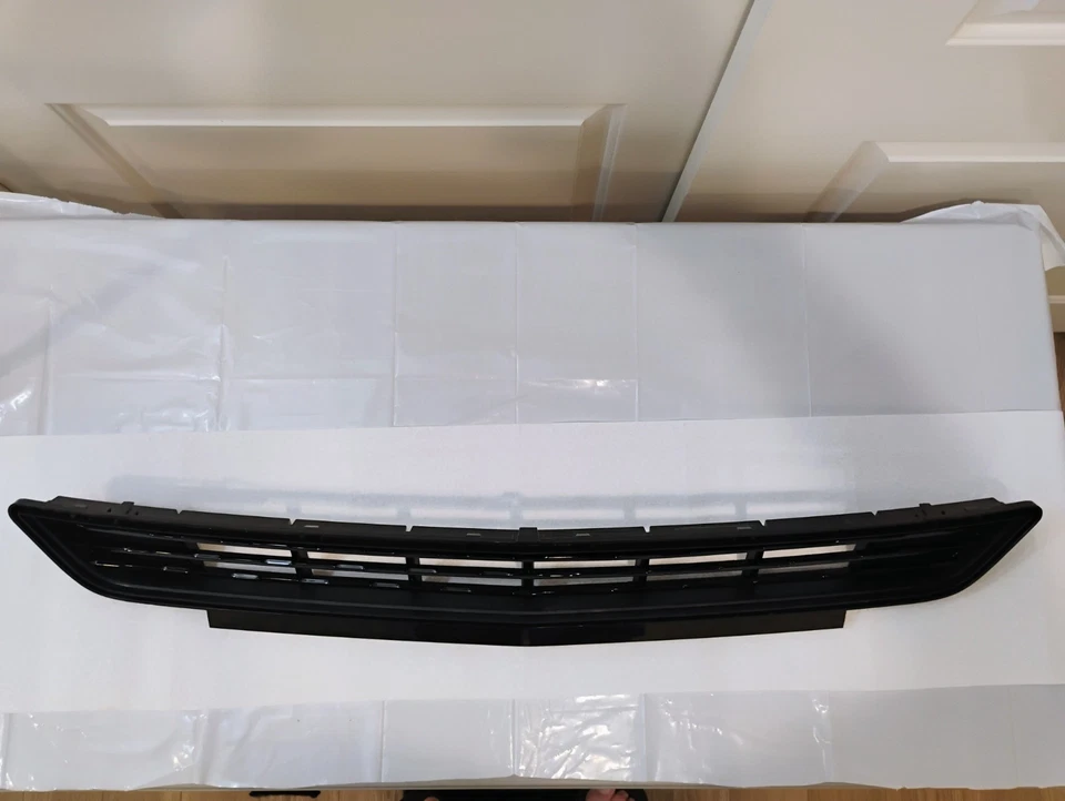 Ford Mustang 2016 2017 parachoques delantero parrilla inferior parrilla Gr3Z-17K945-BA Foto 2 de 4