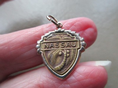 VINTAGE OLD SILVER TONE NASSAU BAHAMAS PALM TREE TRAVEL SHIELD FOB CHARM PENDANT