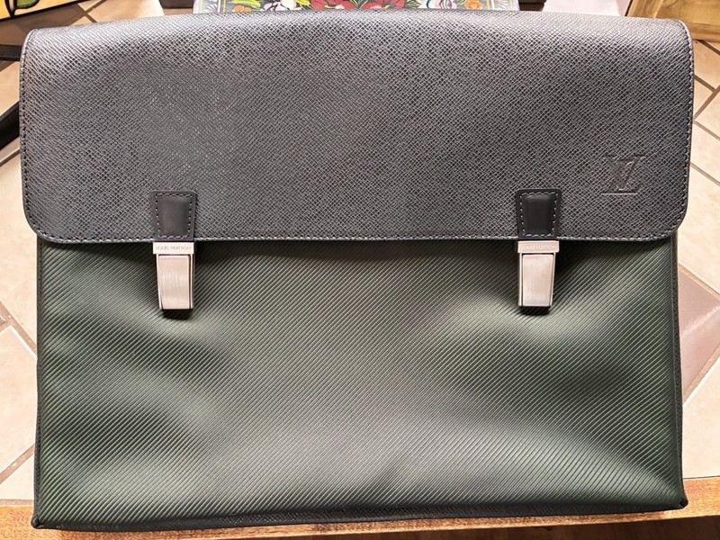 LOUIS VUITTON Taiga Saratov Laptop Messenger Bag Black Leather Green Nylon COA
