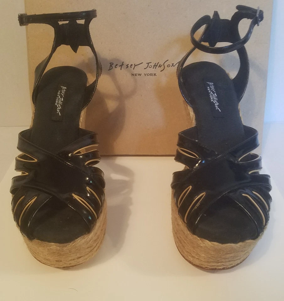 ¡Prístino vintage años 80! Sandalias de plataforma Betsey Johnson de charol negro 9B Foto 3 de 4