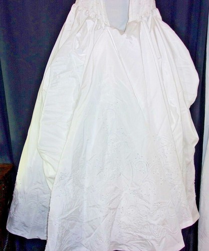 Woman Size 8 Wedding Dress Petite Button Up Train Mock Pearls Used In Design - Picture 4 of 11
