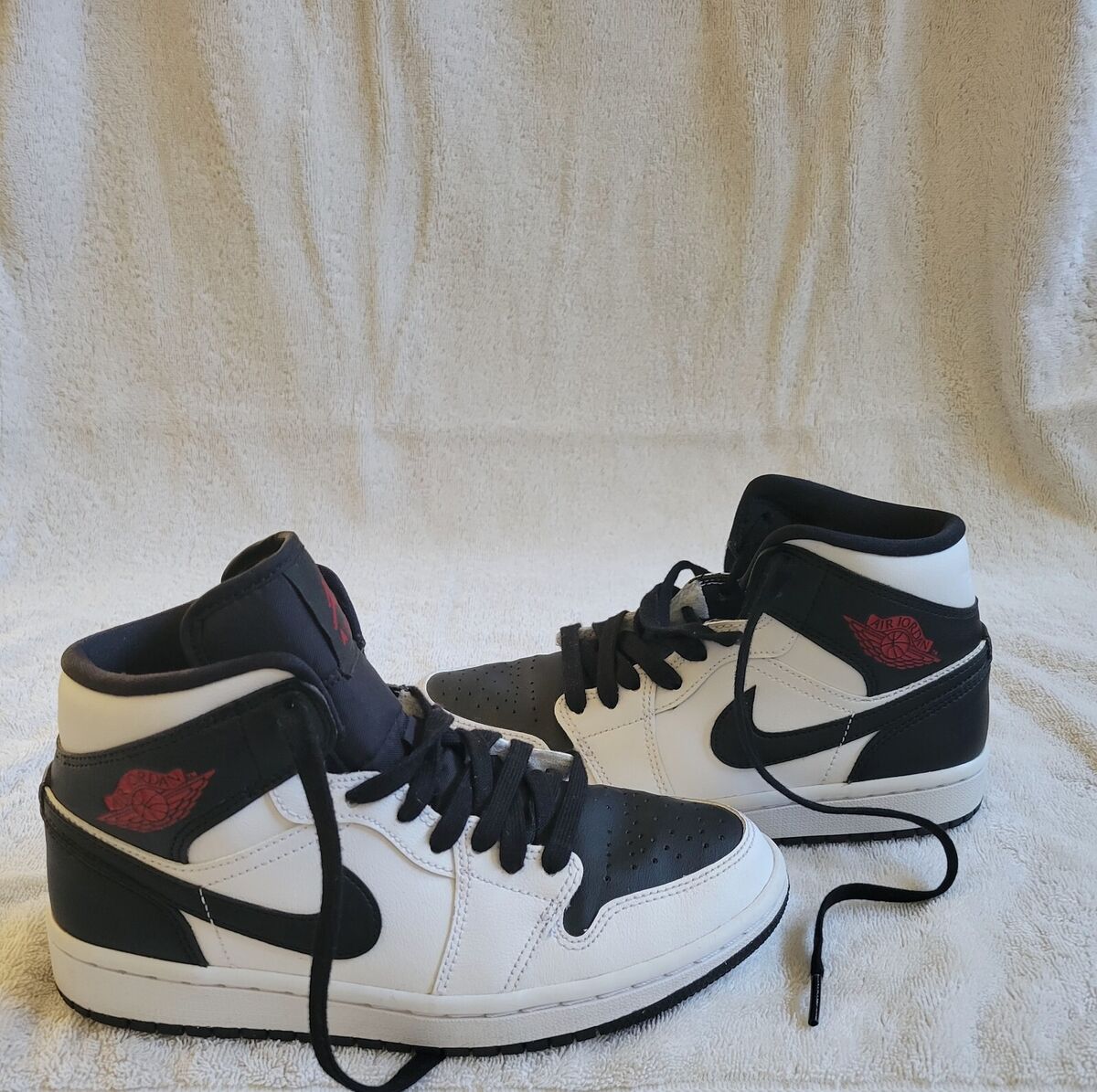 Air Jordan 1 Mid Reverse Black Toe Women's Size 6 White Air Jordan 1 Mid Reverse Black Toe Women's Size 6 White