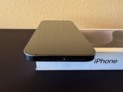 Apple iPhone 15 Pro Max - 512GB - Titan Schwarz Bat 88%