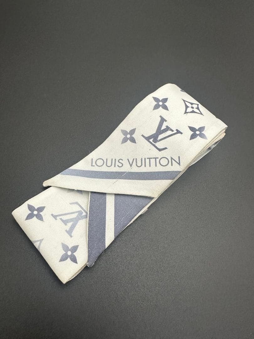 Louis Vuitton Rectangular Scarf Monogram Silk Lig… - image 14