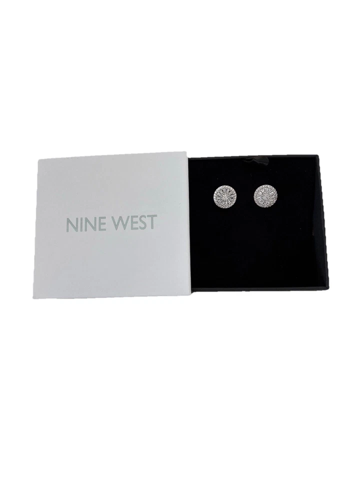NUEVO EN CAJA Aretes perforados redondos de circonitas cúbicas Nine West Foto 2 de 2