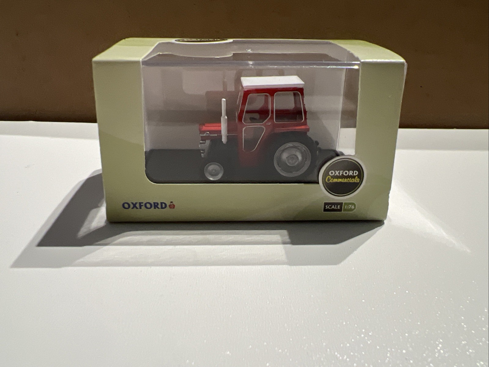 BNIB OO GAUGE Oxford Diecast 1:76 76MF001 Massey Ferguson 135 Red Farm Tractor