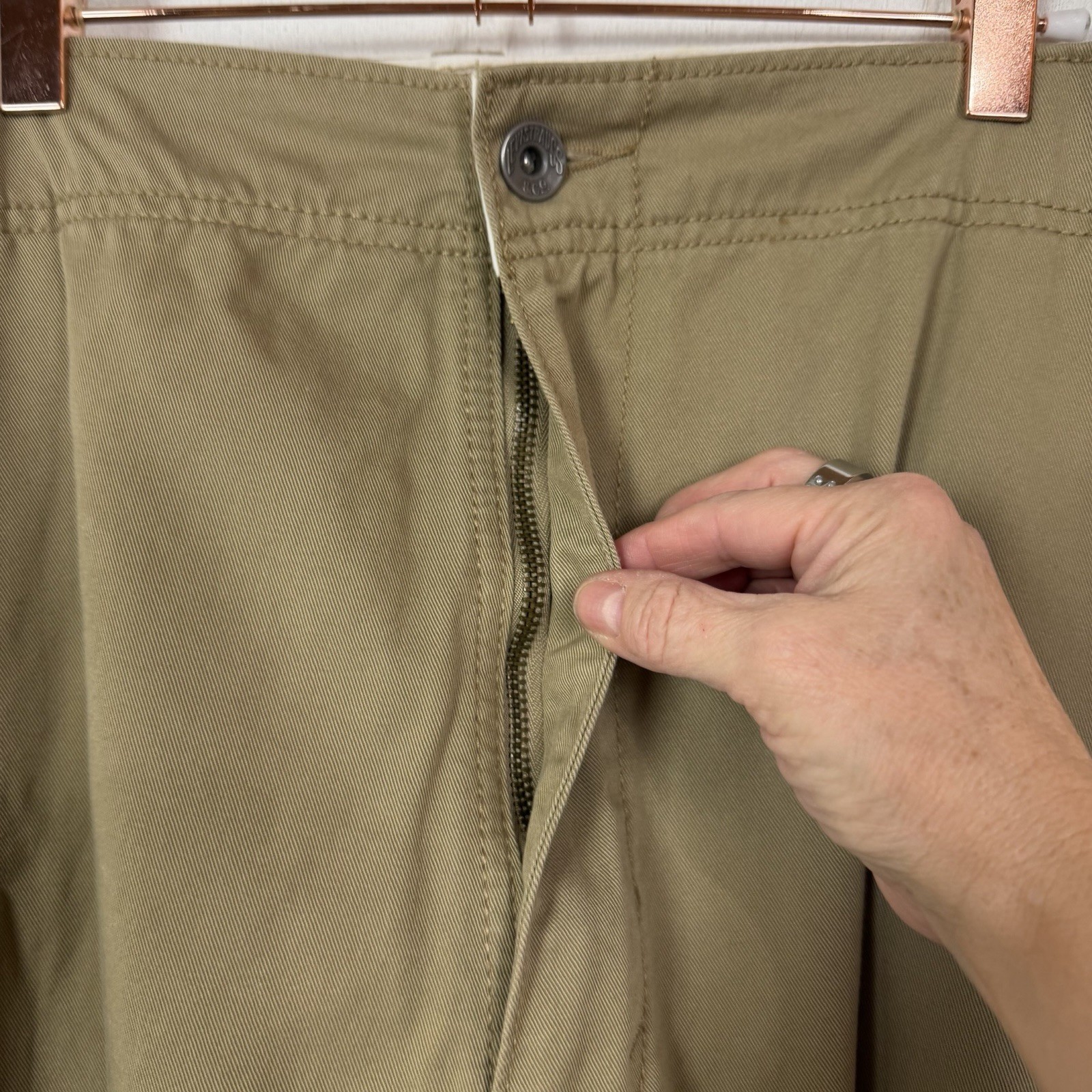 Levi’s Men’s Cargo Loose Straight Khaki Pants Utility Gorpcore Workwear 42 X 32 thumbnail 4