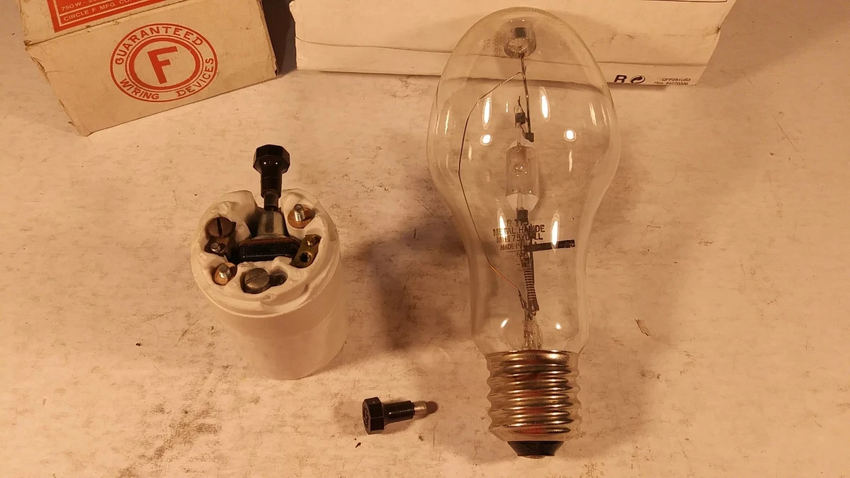 175W Metal Halide Bulb MH 175 U LL w Porcelain Mogul Socket No. 735