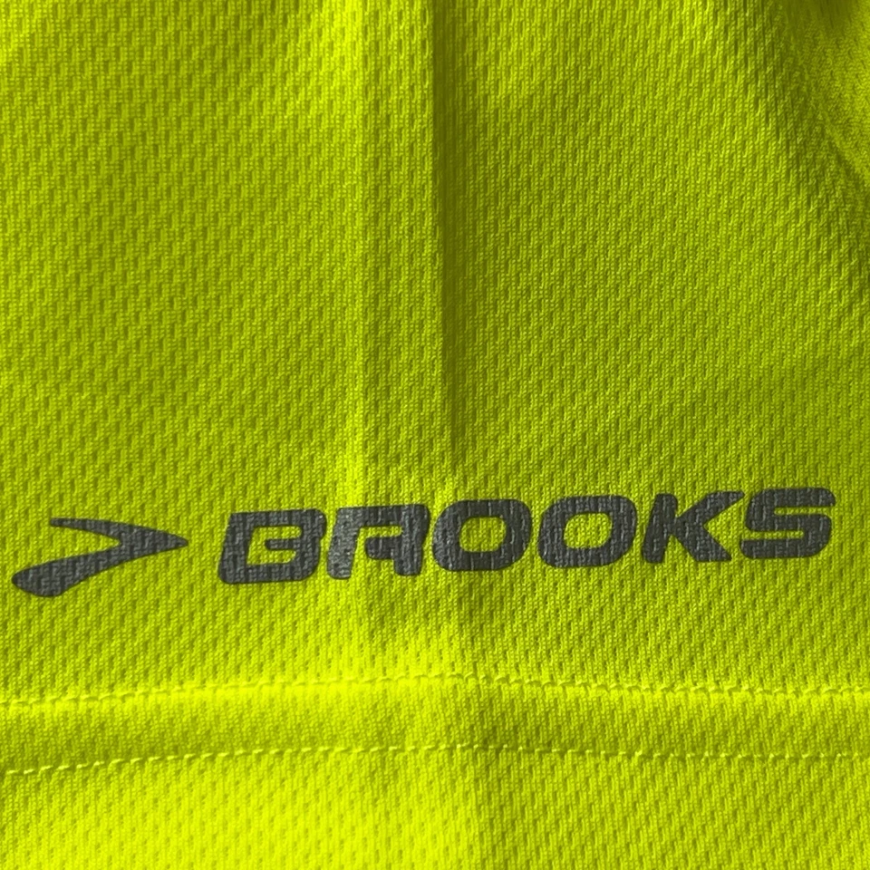 Camisa de correr Brooks para hombre pequeña tecnología Equilibrium amarilla fluorescente corta Foto 4 de 4