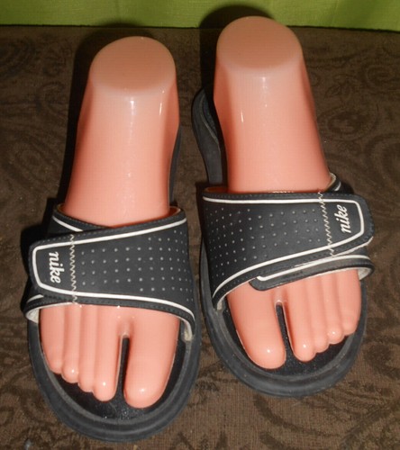 Nike Size 8 Black w/White Sporty 