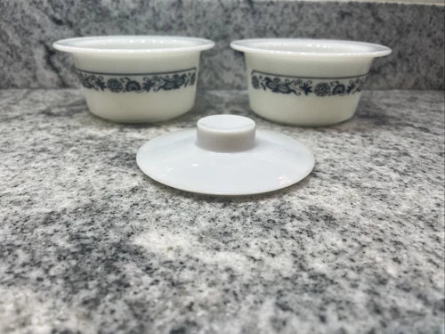 Vintage Pyrex Old Town Blue Onion #75 Round  2 Butter Dishes + 1 Plastic Lid