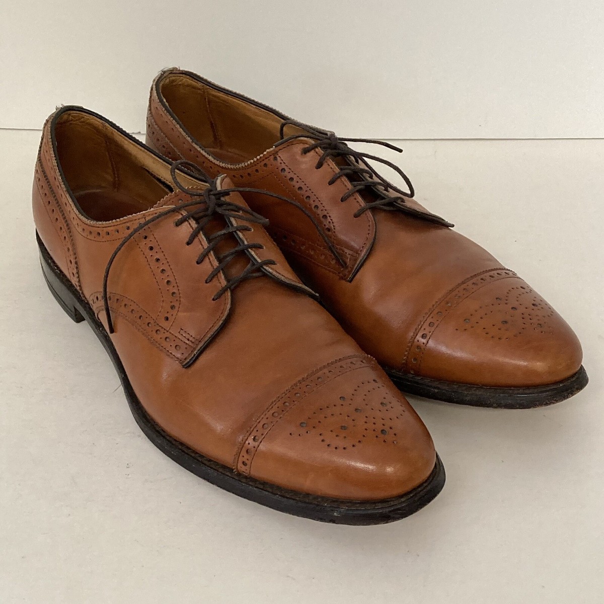 Allen Edmonds Sanford Bourbon Brown Leather Brogues Men display picture 3