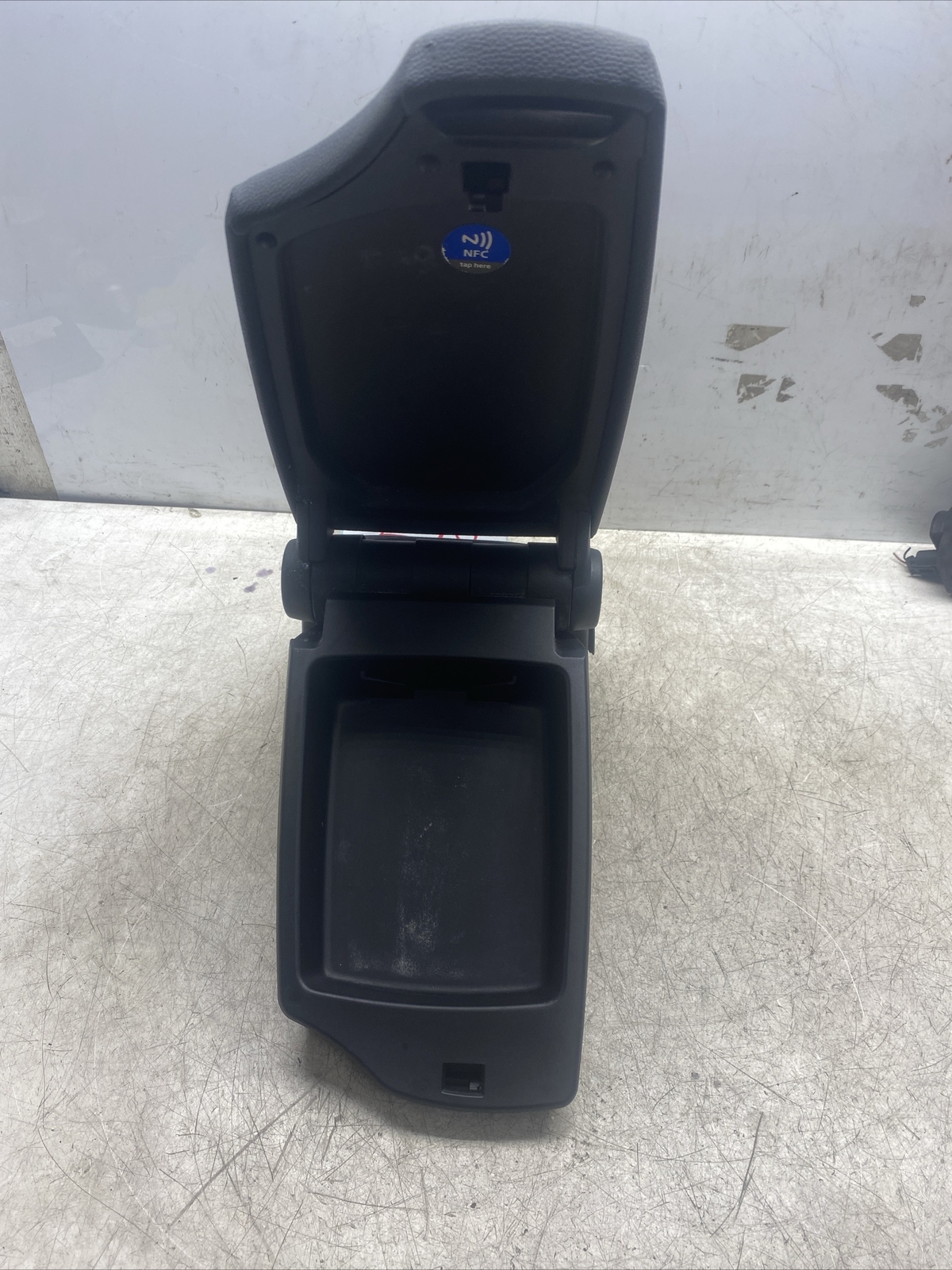 BMW E88 1 Series Centre Console Arm Rest 7125476 RHD for sale 