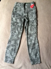Spanx sz M  Stone Wash Camo Stretch Twill Ankle Cargo Pants Style 20311Q NWT