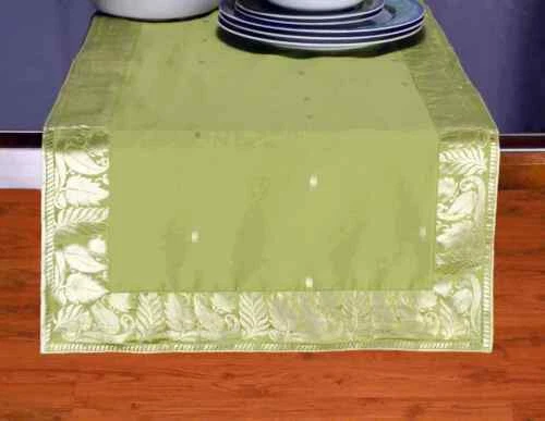 Centritavola a striscia verde