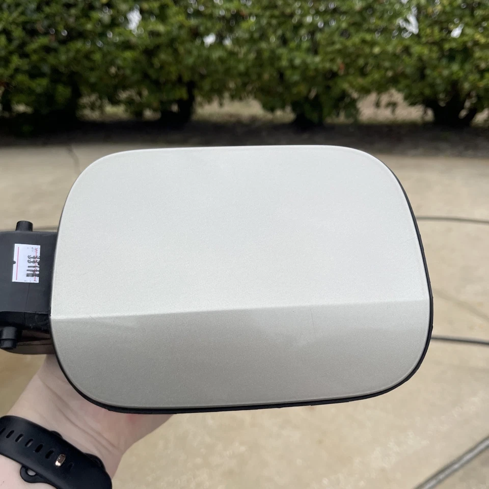 Vw Jetta 2011-2017 montaje de puerta de llenado de combustible 5C6 809 857 OEM Foto 2 de 4