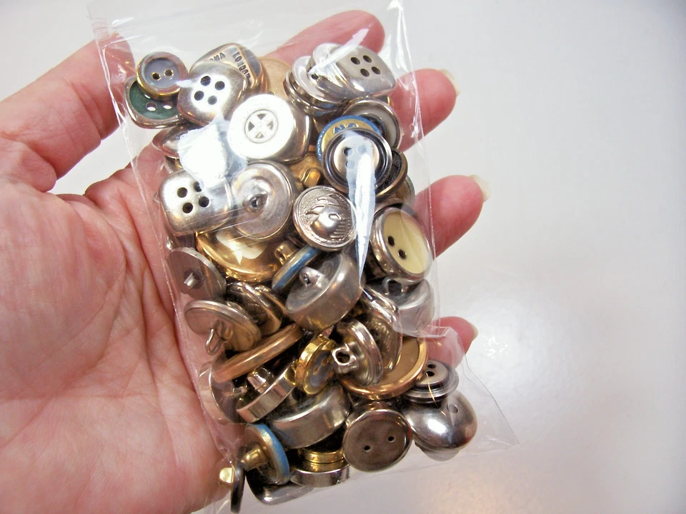 Mix of New Old Stock Buttons x 1 Bag Metal and Metal Coated Button Lot B60 - Image 4 of 4