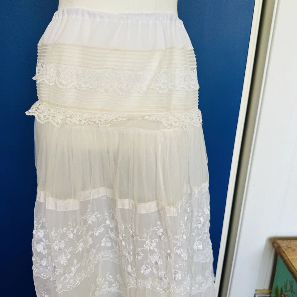 Vintage 1950’s/60's Lace Petticoat Embroidered Nylon Tiered Boho Skirt Size S/10 - image 2 of 4