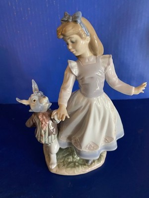リアドロ　アリスインワンダーランド Lladro Fairytales Figurine ALICE IN WONDERLAND w/ RABBIT #5740