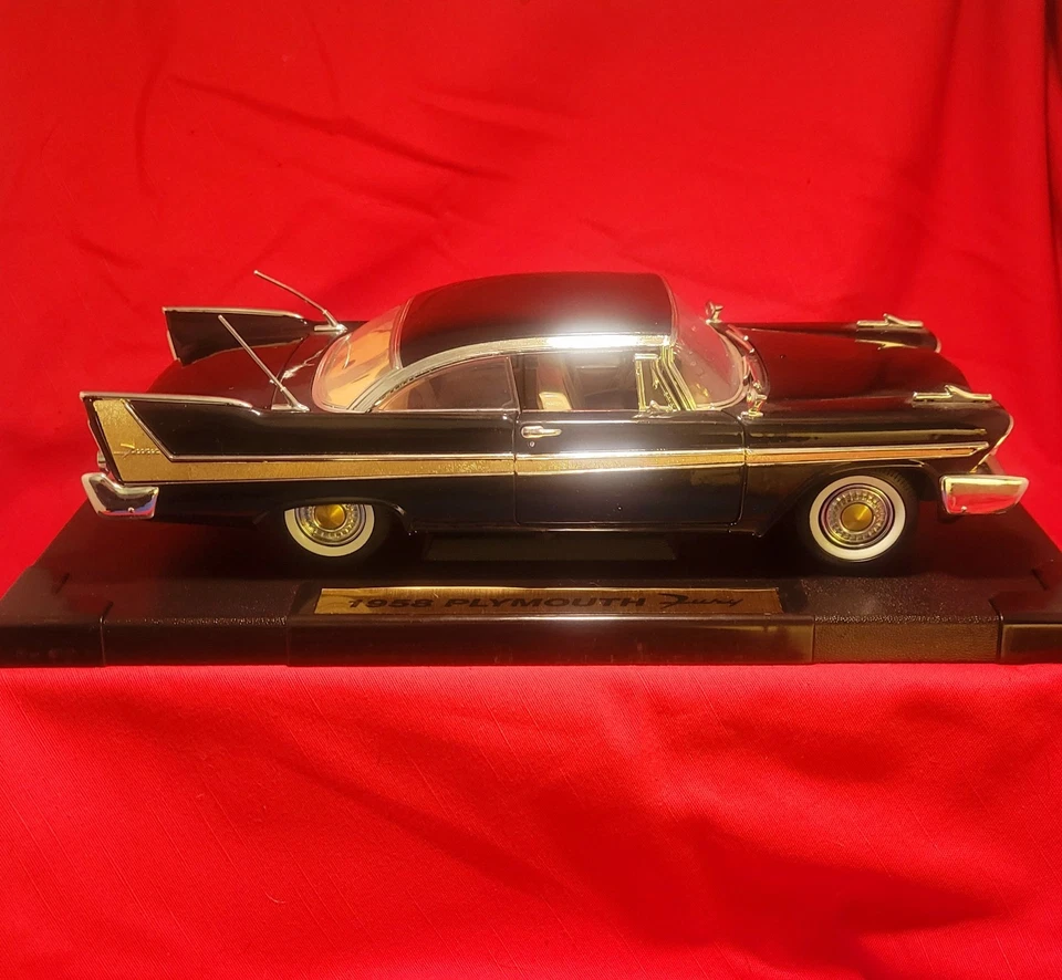 Motor Max 1/18 1958 Plymouth Fury fundido a presión negro atemporal Foto 3 de 4