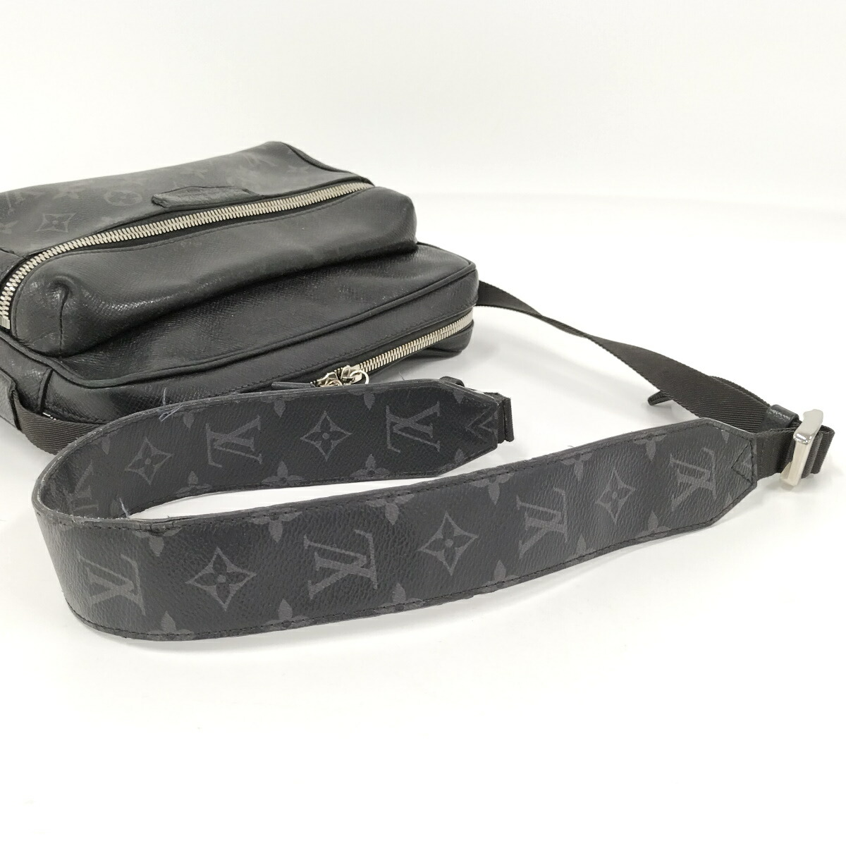 LOUIS VUITTON M30233 Taigarama Outdoor Messenger PM Shoulder bag