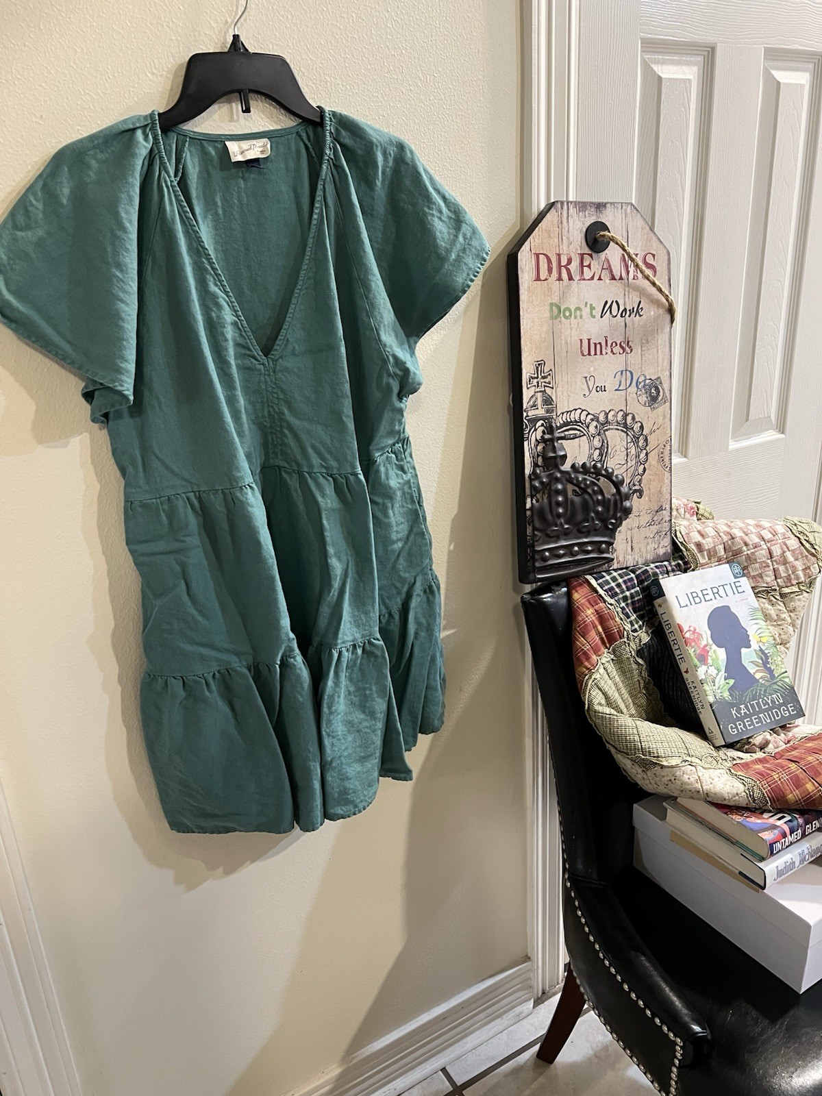 Universal Thread Goods Co Green Tiered V-Neck Flo… - image 1