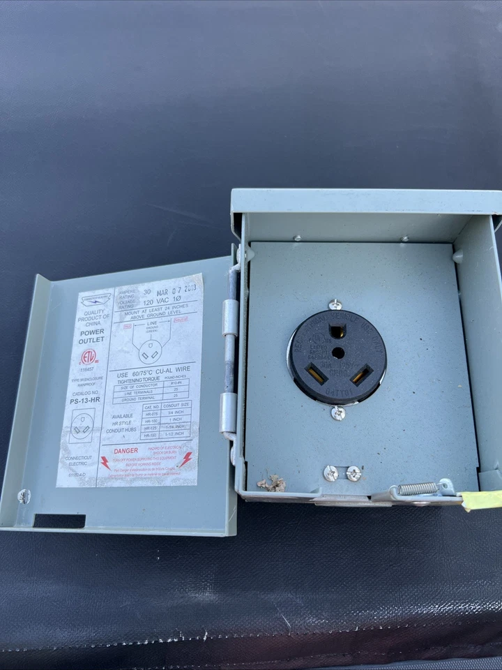 Toma de corriente eléctrica Connecticut de 30 amperios para autocaravanas Foto 2 de 3