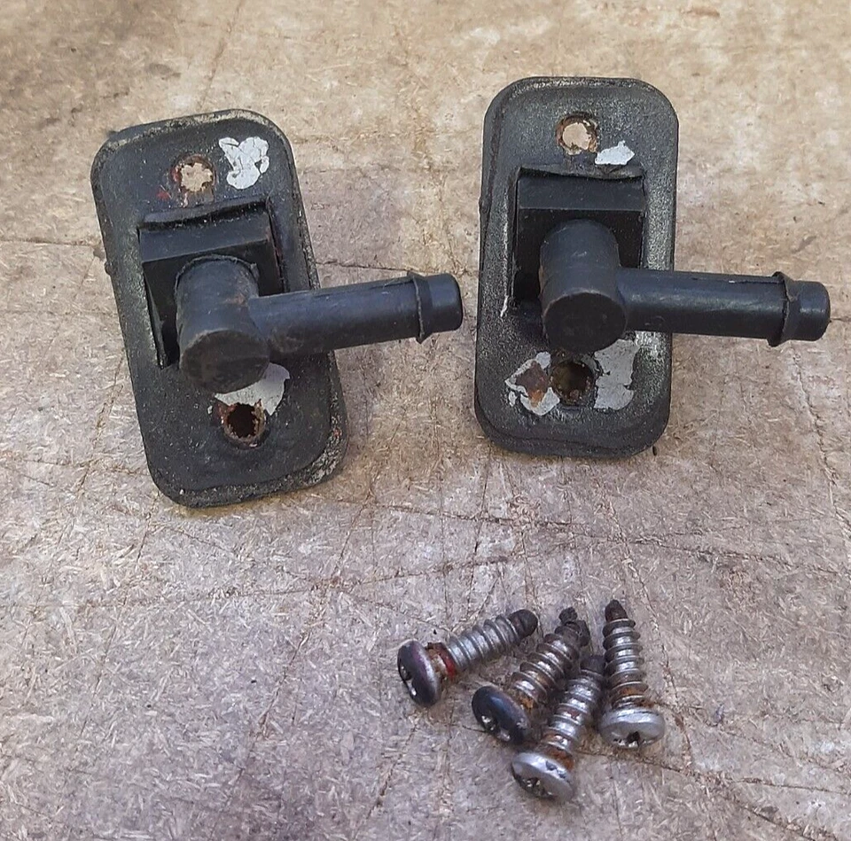 Jeep Wrangler YJ 87-95 Windshield Washer Nozzle Spray Squirter Set W/ Screws - Image 3 of 4