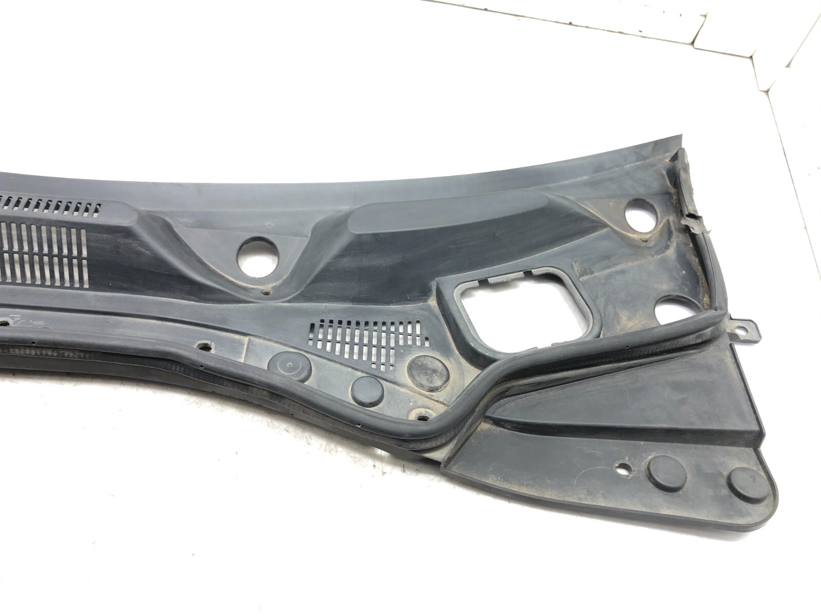 2014-2020 MASERATI GHIBLI WINDSHIELD WIPER COWL COVER PANEL GRILLE OEM.