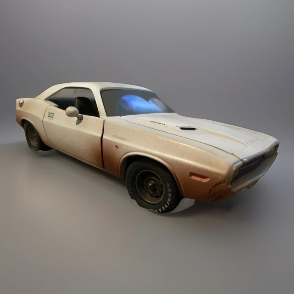 ERTL American Muscle Vanishing Point 1970 Muddy Dodge Challenger R/T ,1:18 - Image 4 of 4