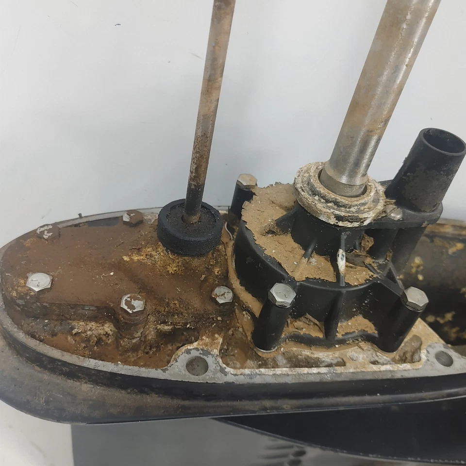 Unidad inferior Evinrude Johnson 150 175 200 HP Foto 3 de 4