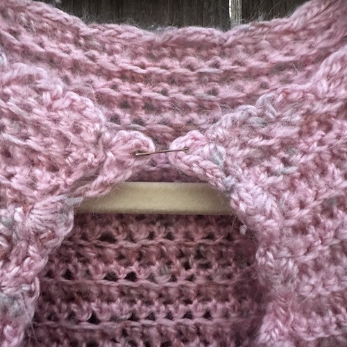 Handmade Girls Crochet Knit 3/4 Sleeve One Button Pink Cardigan 6-8 - Picture 3 of 5