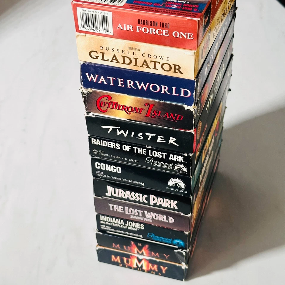 VHS Lot 12 Action Twister Waterworld Mummy Indiana Jurassic Cutthroat Gladiator - Image 3 of 3